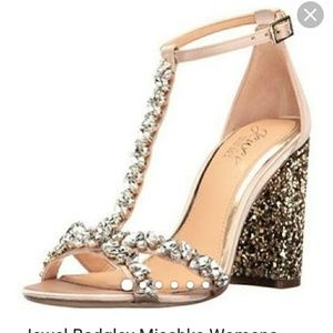 Jewel Badgley and Mischka Size 8 Carver